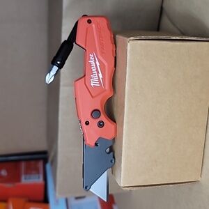 Milwaukee Utility knife with screwdriver